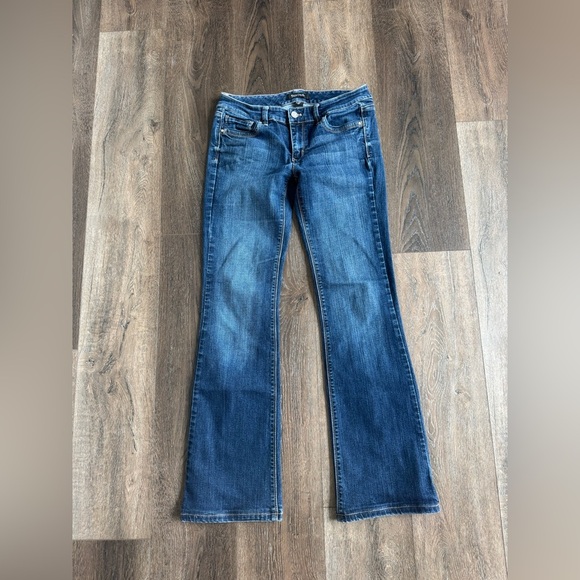 White House Black Market Jeans.  Women’s size 6. Bootcut Leg. Dark wash! - Picture 1 of 5